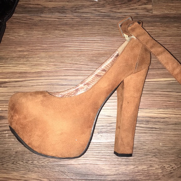 Heels - Picture 2 of 4